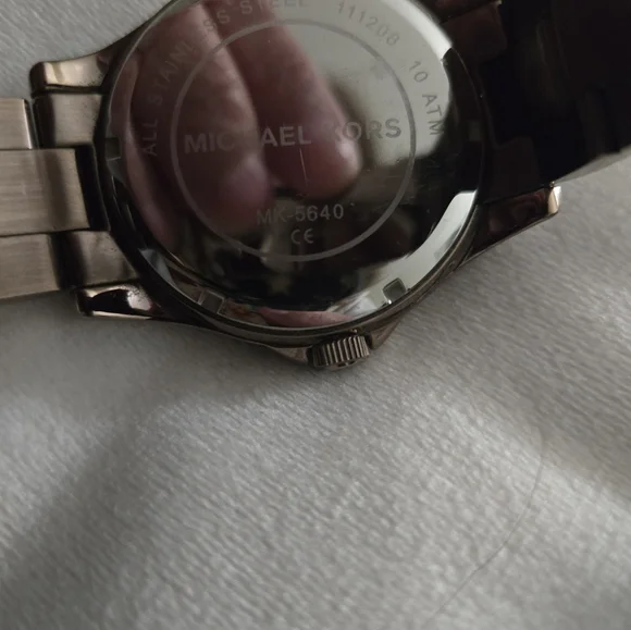 Michael Kors Bronze Watch - Picture 5 of 7